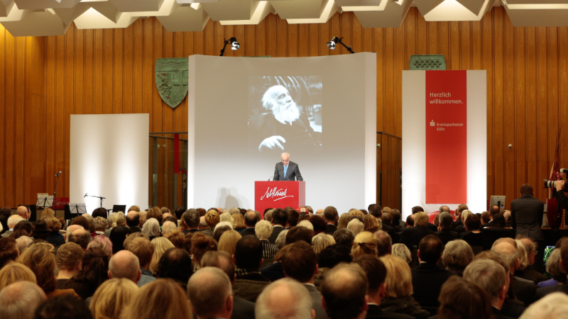 Blick auf Publikum und Redner bei der Verleihung des Lew Kopelew Preises 2013